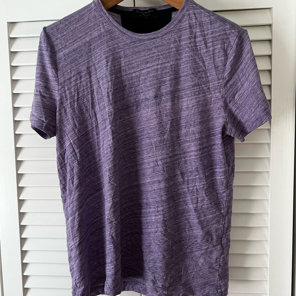 Men’s banana republic moisture wicking T-shirt size medium
